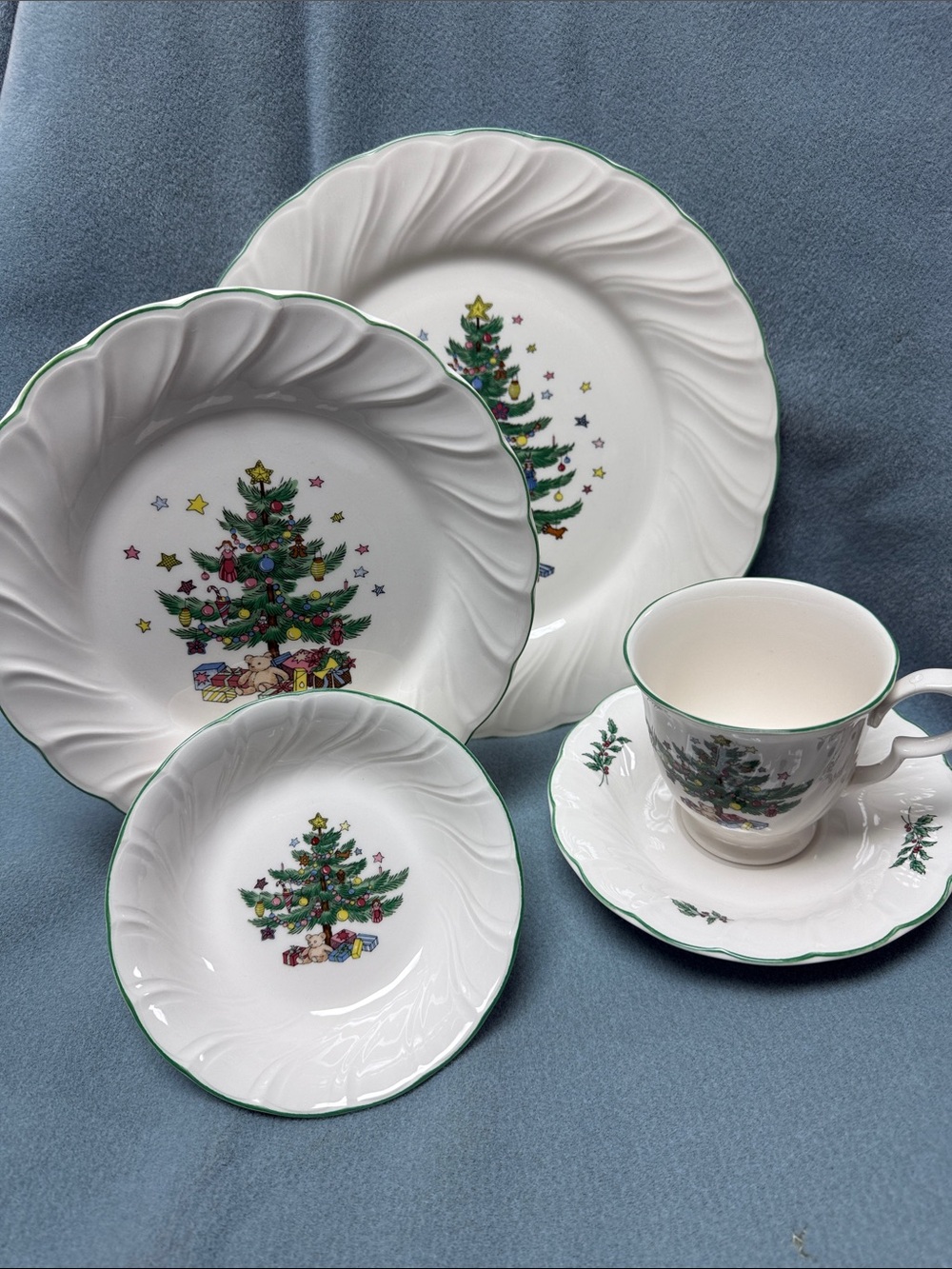 Holiday Tree Nikko Dinnerware Set - White with Green Trim